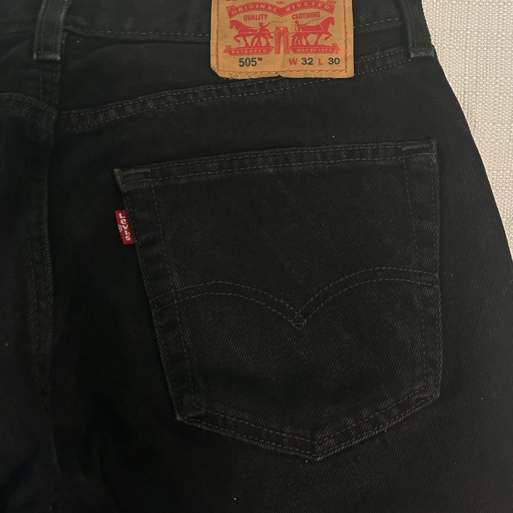 Levi's Black Straight Jeans with Sturdy Construction